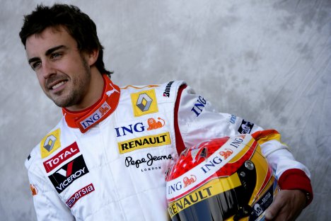 Fernando Alonso skifter til anden kørerdragt - og team